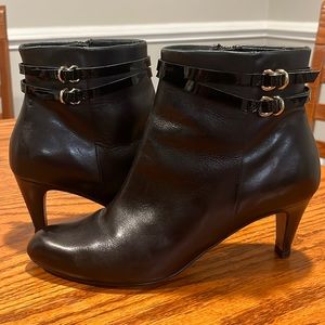 GORGEOUS COLE HAAN leather ZIP Ankle BOOTIES
